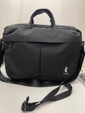 cotopaxi Black Minimalist Messenger Bag for Men Size M